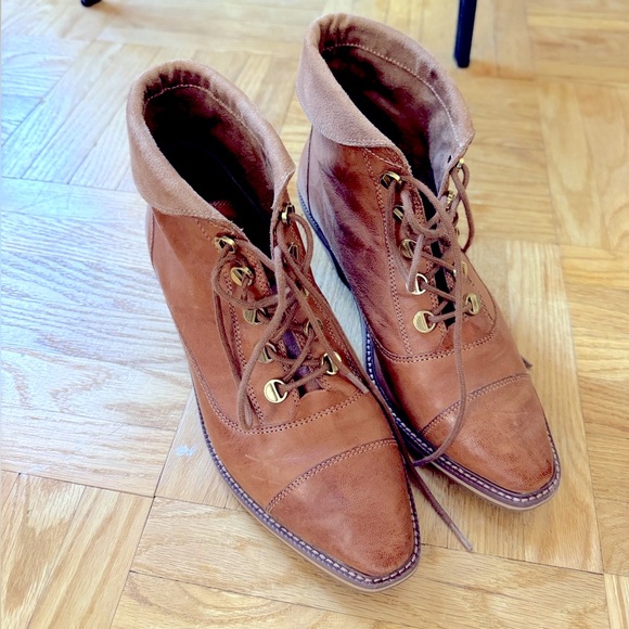 Cute lace-up tan booties with 1.5” heel, in flawless shape, minimal wear - Picture 3 of 4